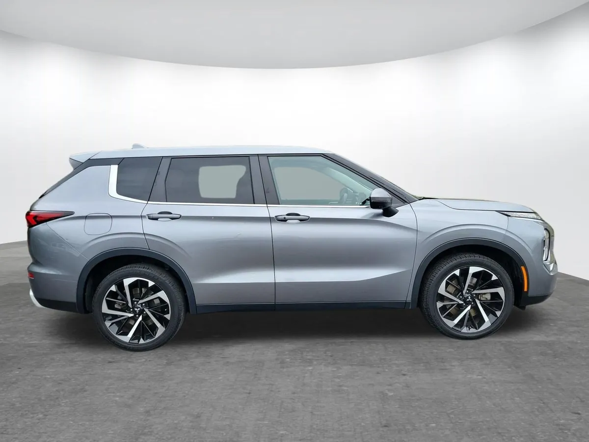 2024 Mitsubishi Outlander SE thumbnail 24