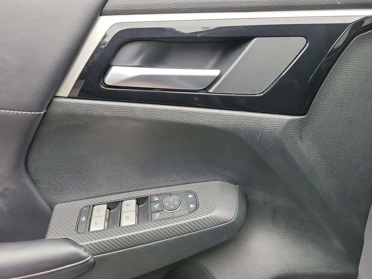 2024 Mitsubishi Outlander SE thumbnail 6