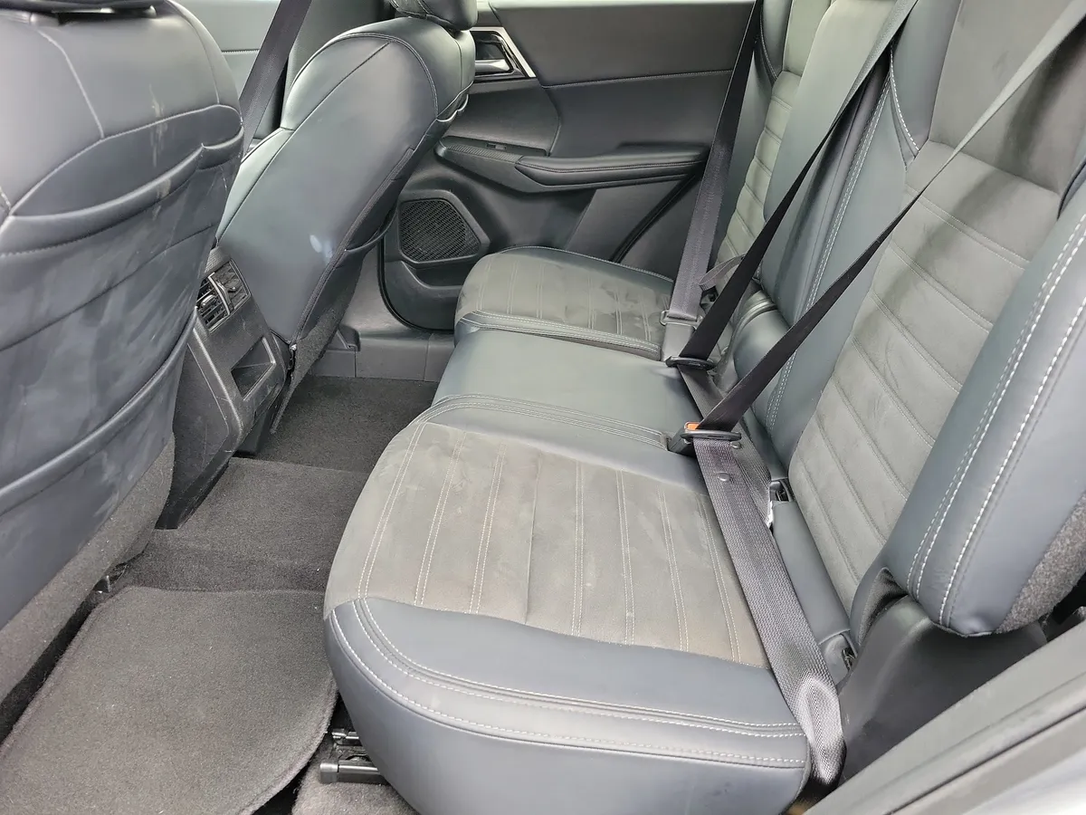2024 Mitsubishi Outlander SE thumbnail 7