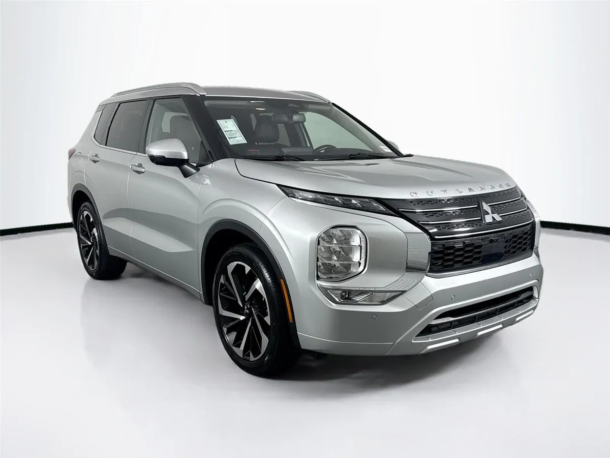 2024 Mitsubishi Outlander SEL thumbnail 10