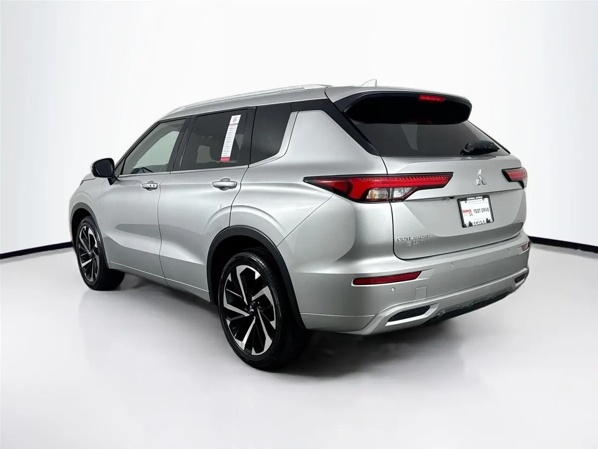 2024 Mitsubishi Outlander SEL thumbnail 13