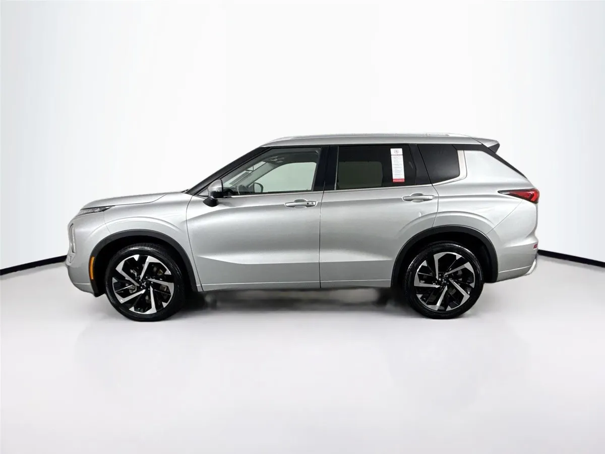 2024 Mitsubishi Outlander SEL thumbnail 14