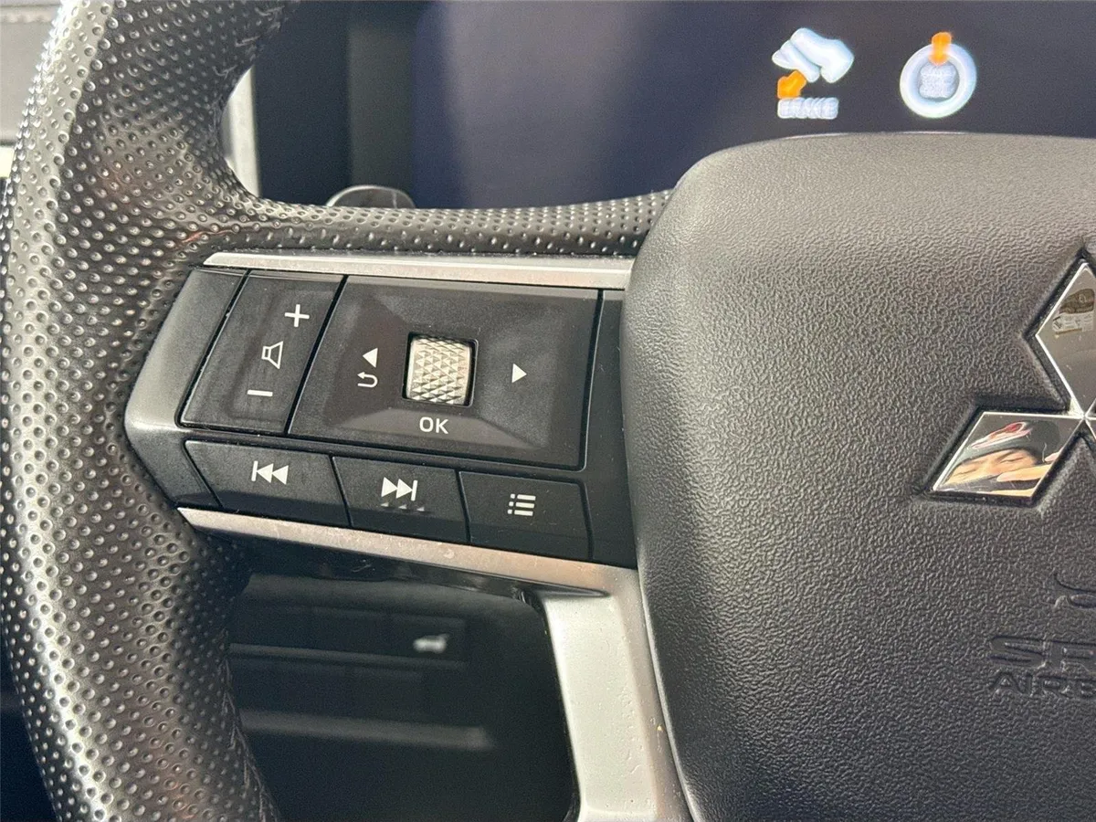 2024 Mitsubishi Outlander SEL thumbnail 18