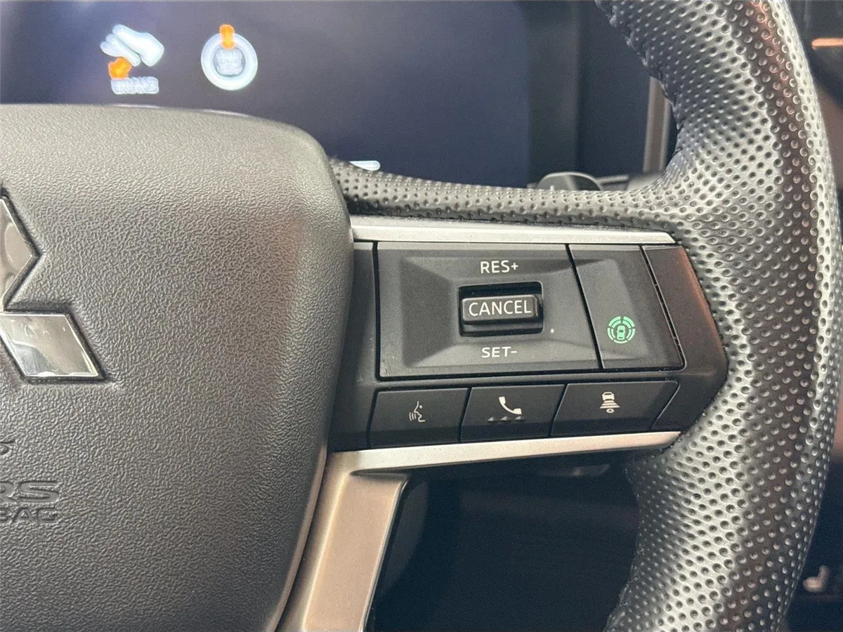 2024 Mitsubishi Outlander SEL thumbnail 20