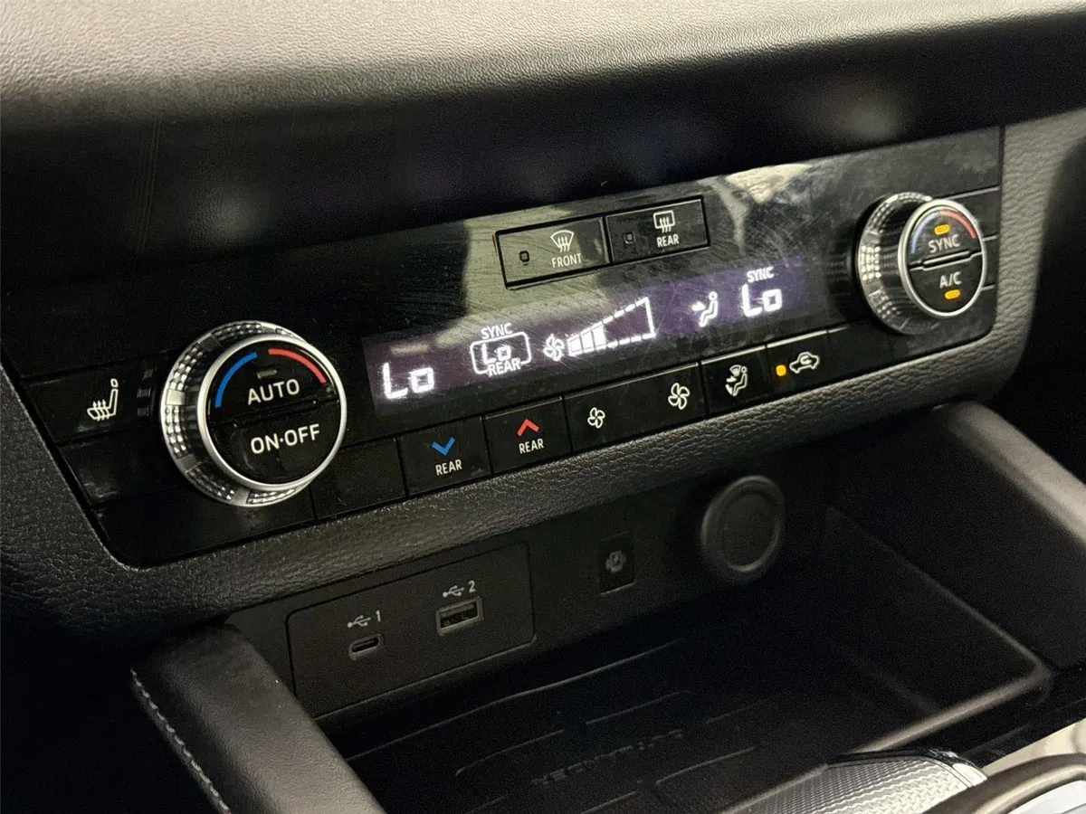 2024 Mitsubishi Outlander SEL thumbnail 26