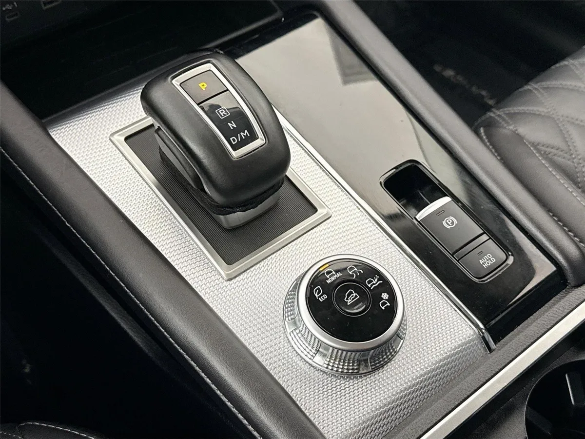 2024 Mitsubishi Outlander SEL thumbnail 27