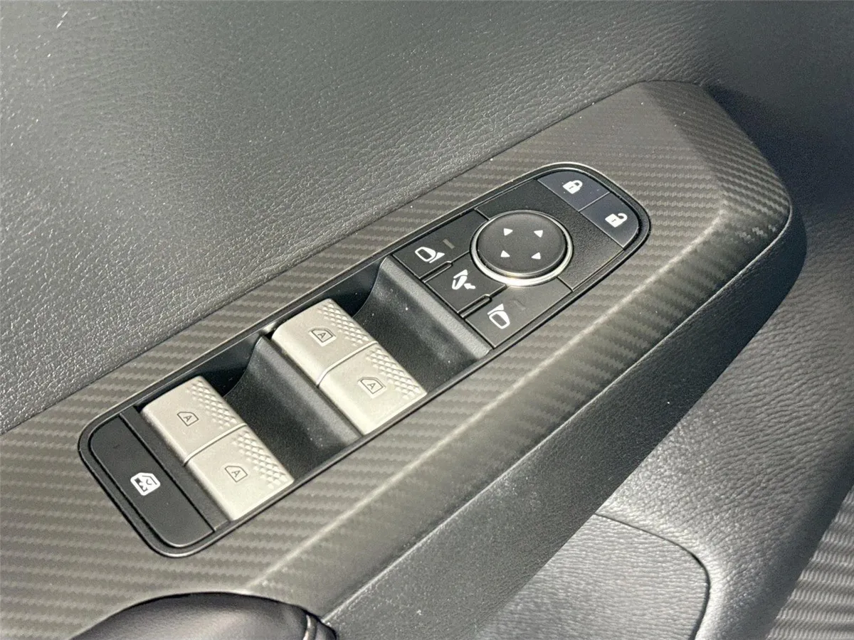 2024 Mitsubishi Outlander SEL thumbnail 28