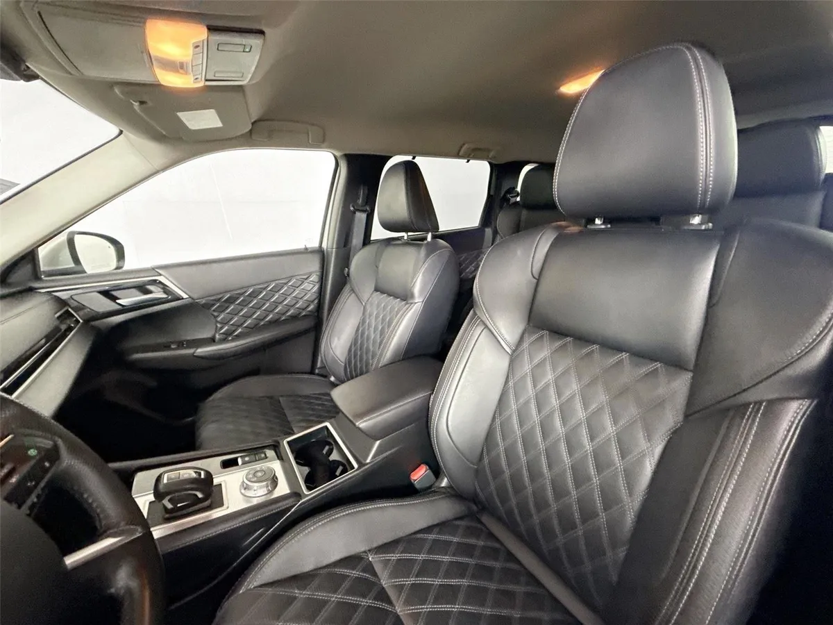 2024 Mitsubishi Outlander SEL thumbnail 3