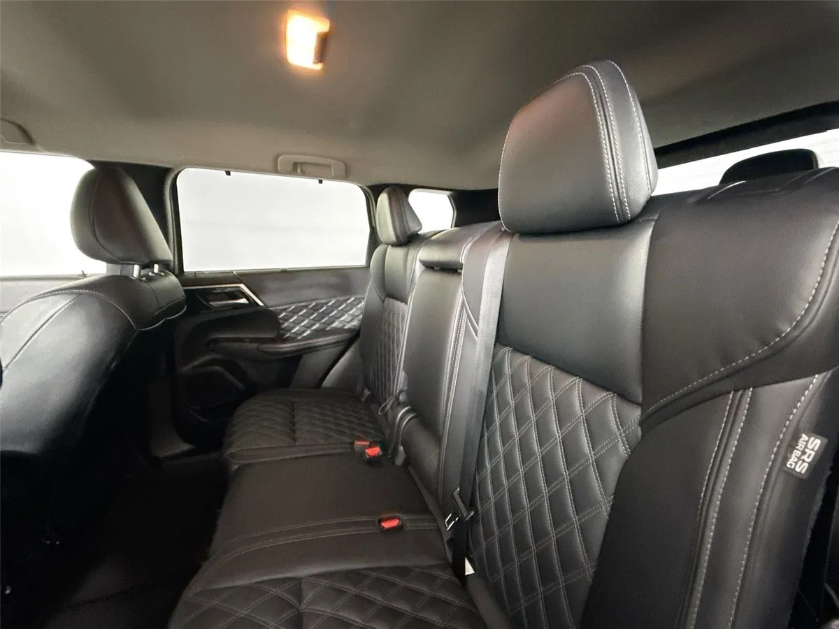 2024 Mitsubishi Outlander SEL thumbnail 30