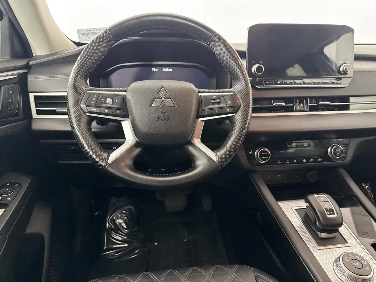 2024 Mitsubishi Outlander SEL thumbnail 31