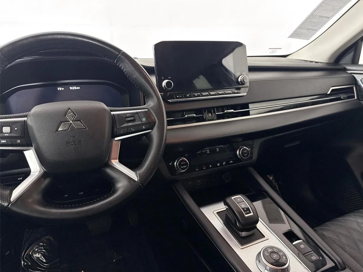 2024 Mitsubishi Outlander SEL thumbnail 32