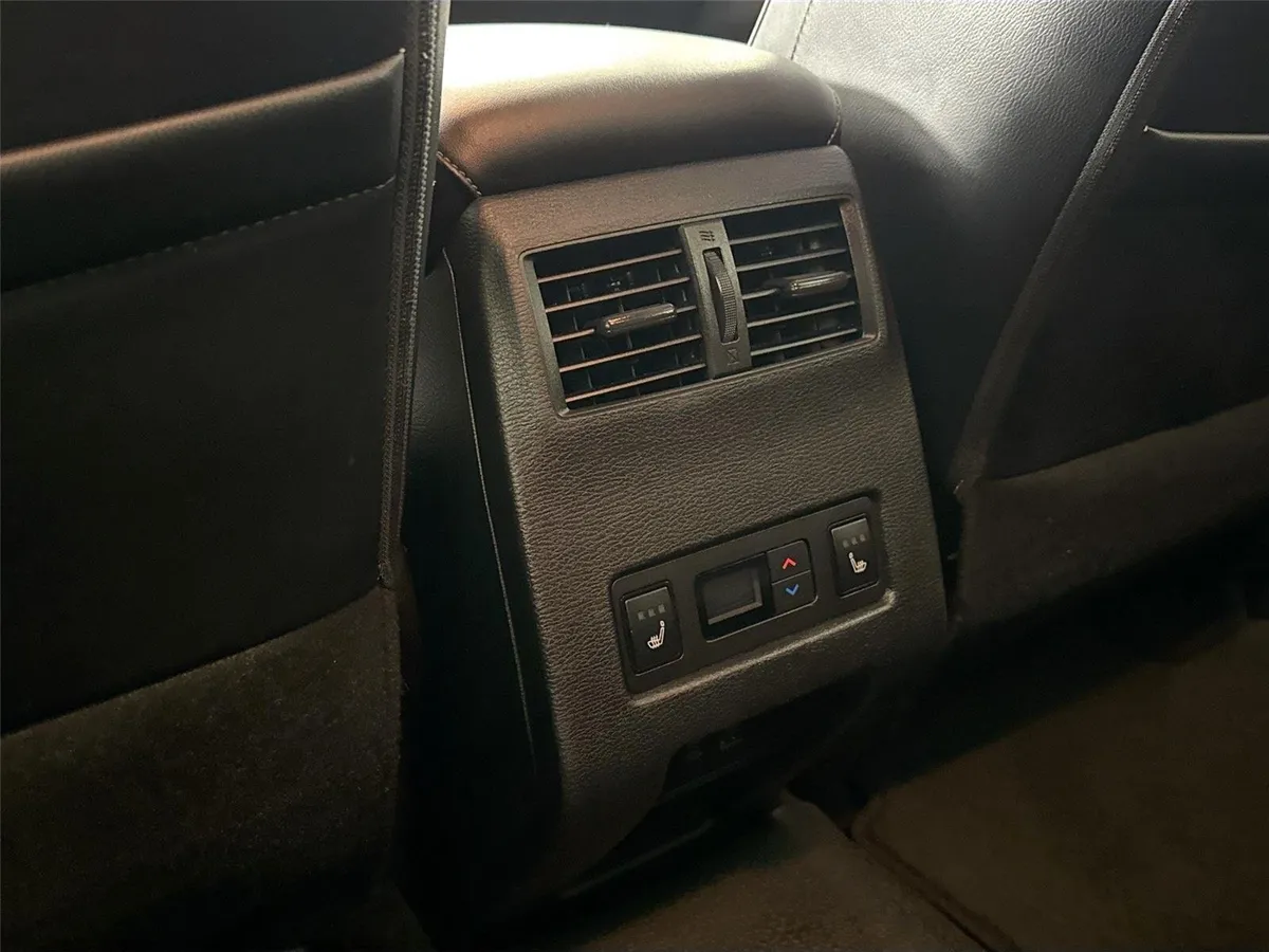2024 Mitsubishi Outlander SEL thumbnail 34