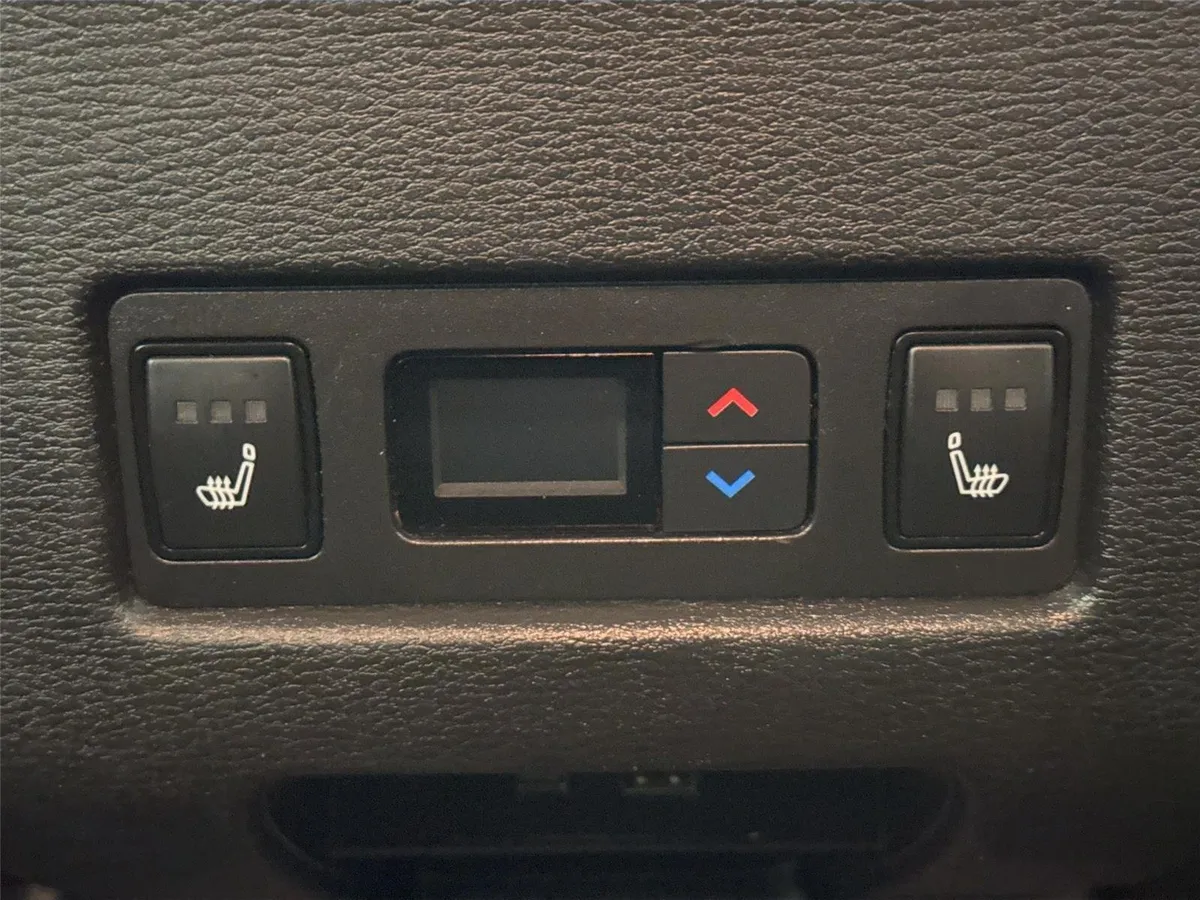 2024 Mitsubishi Outlander SEL thumbnail 36