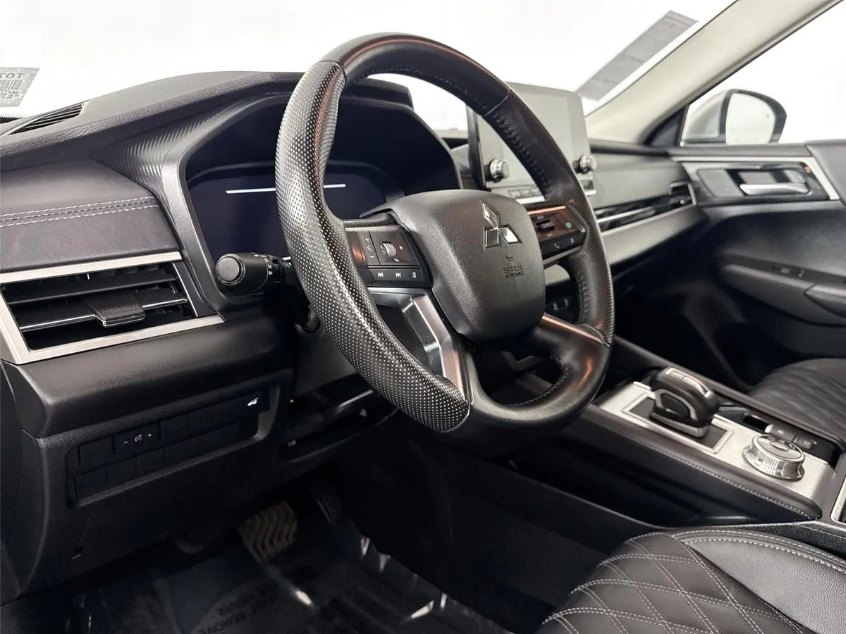 2024 Mitsubishi Outlander SEL thumbnail 4