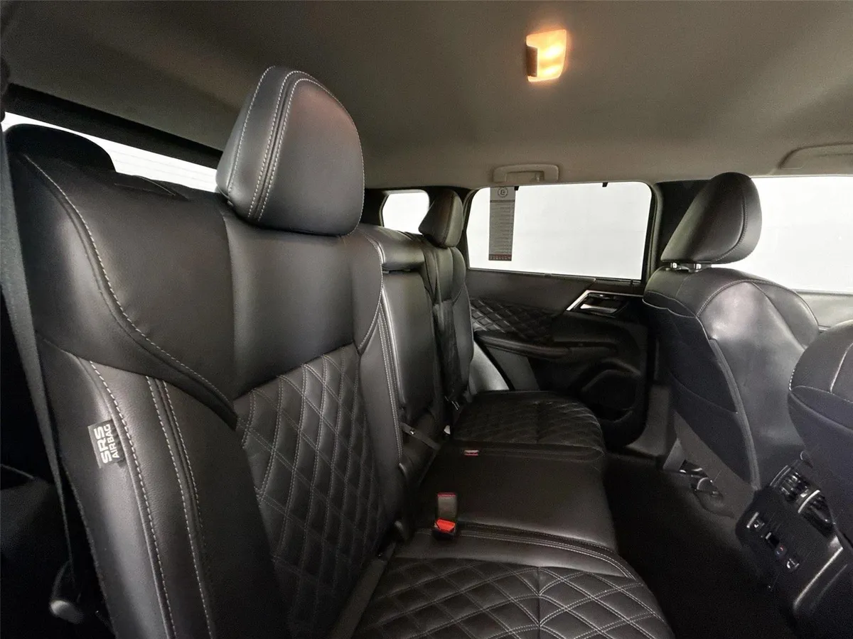 2024 Mitsubishi Outlander SEL thumbnail 41