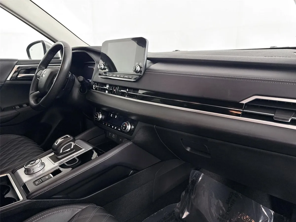 2024 Mitsubishi Outlander SEL thumbnail 43