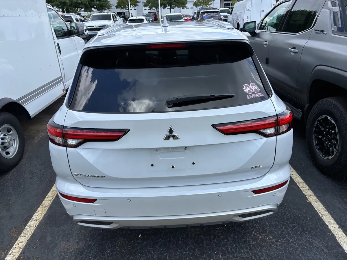 2024 Mitsubishi Outlander SEL thumbnail 6