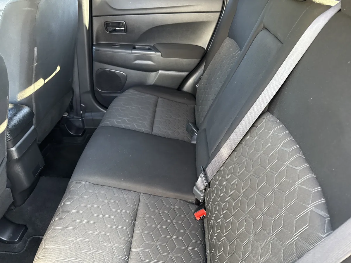 2024 Mitsubishi Outlander Sport 2.0 ES AWC thumbnail 17