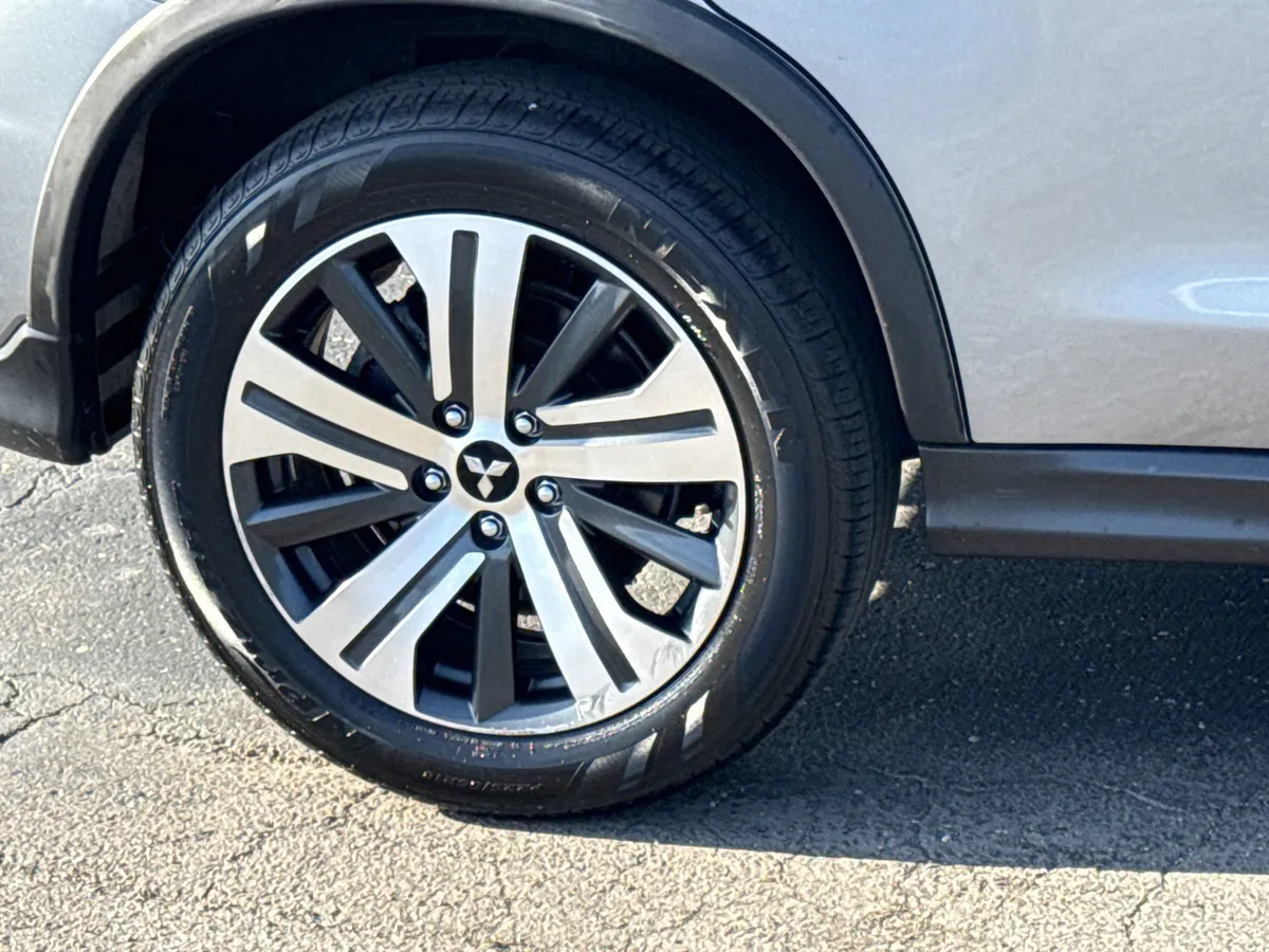 2024 Mitsubishi Outlander Sport 2.0 ES AWC thumbnail 3