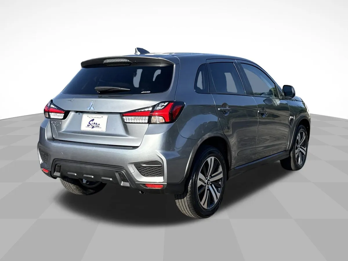 2024 Mitsubishi Outlander Sport 2.0 ES AWC thumbnail 4