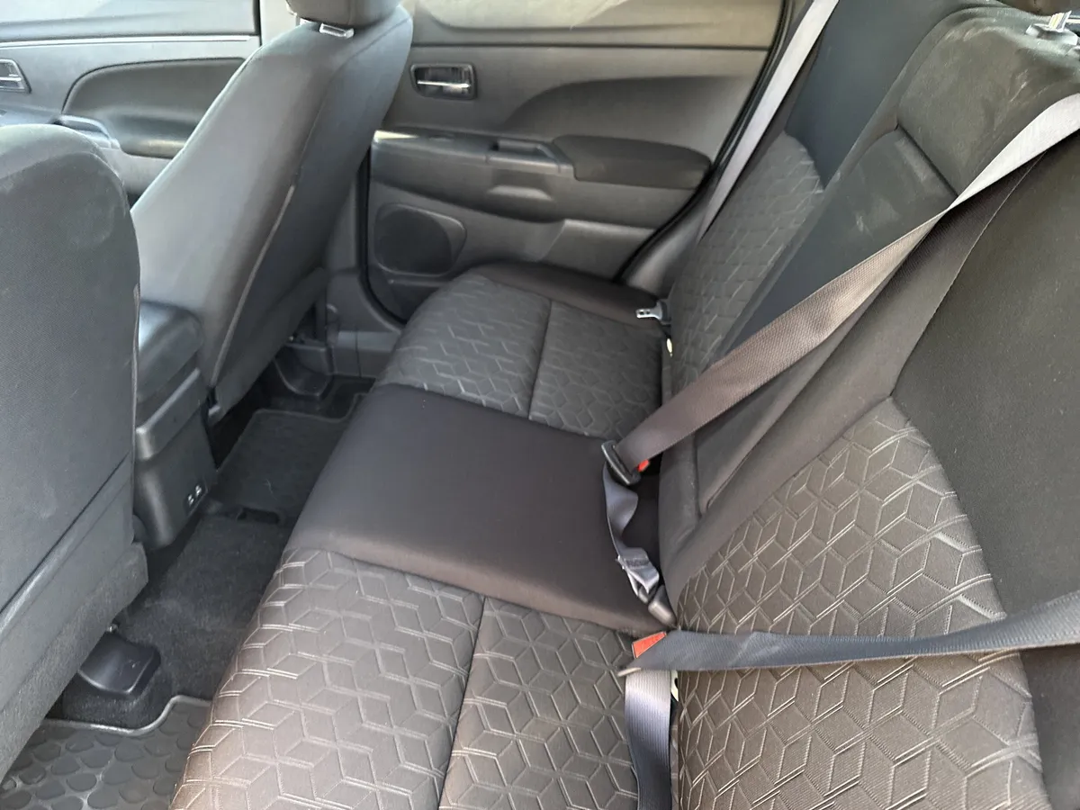 2024 Mitsubishi Outlander Sport 2.0 LE AWC thumbnail 18