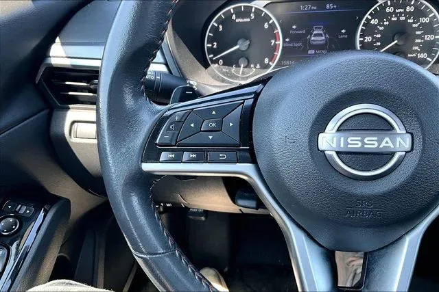 2024 Nissan Altima 2.5 SR thumbnail 10