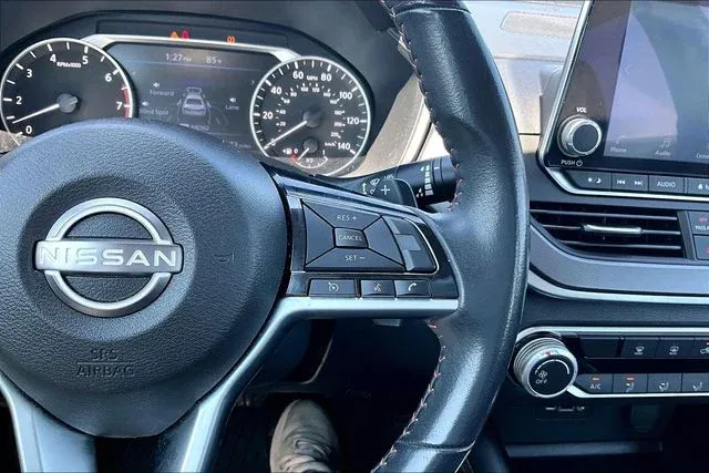 2024 Nissan Altima 2.5 SR thumbnail 11