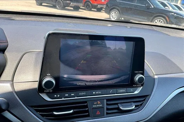 2024 Nissan Altima 2.5 SR thumbnail 13