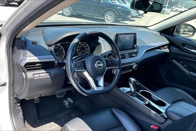 2024 Nissan Altima 2.5 SR thumbnail 14