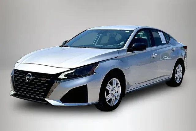 2024 Nissan Altima 2.5 SR thumbnail 2