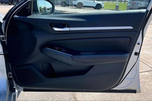 2024 Nissan Altima 2.5 SR thumbnail 27