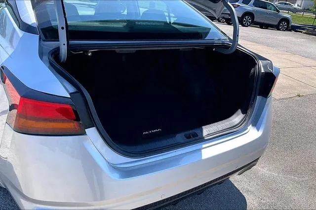 2024 Nissan Altima 2.5 SR thumbnail 31