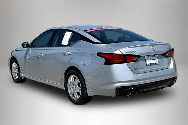 2024 Nissan Altima 2.5 SR thumbnail 4