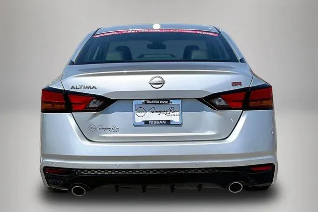 2024 Nissan Altima 2.5 SR thumbnail 6