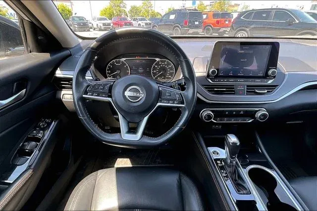 2024 Nissan Altima 2.5 SR thumbnail 8