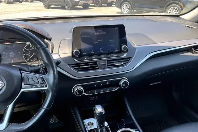 2024 Nissan Altima 2.5 SR thumbnail 9