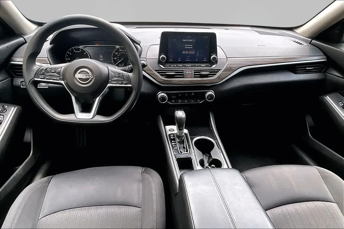2024 Nissan Altima 2.5 SV thumbnail 16
