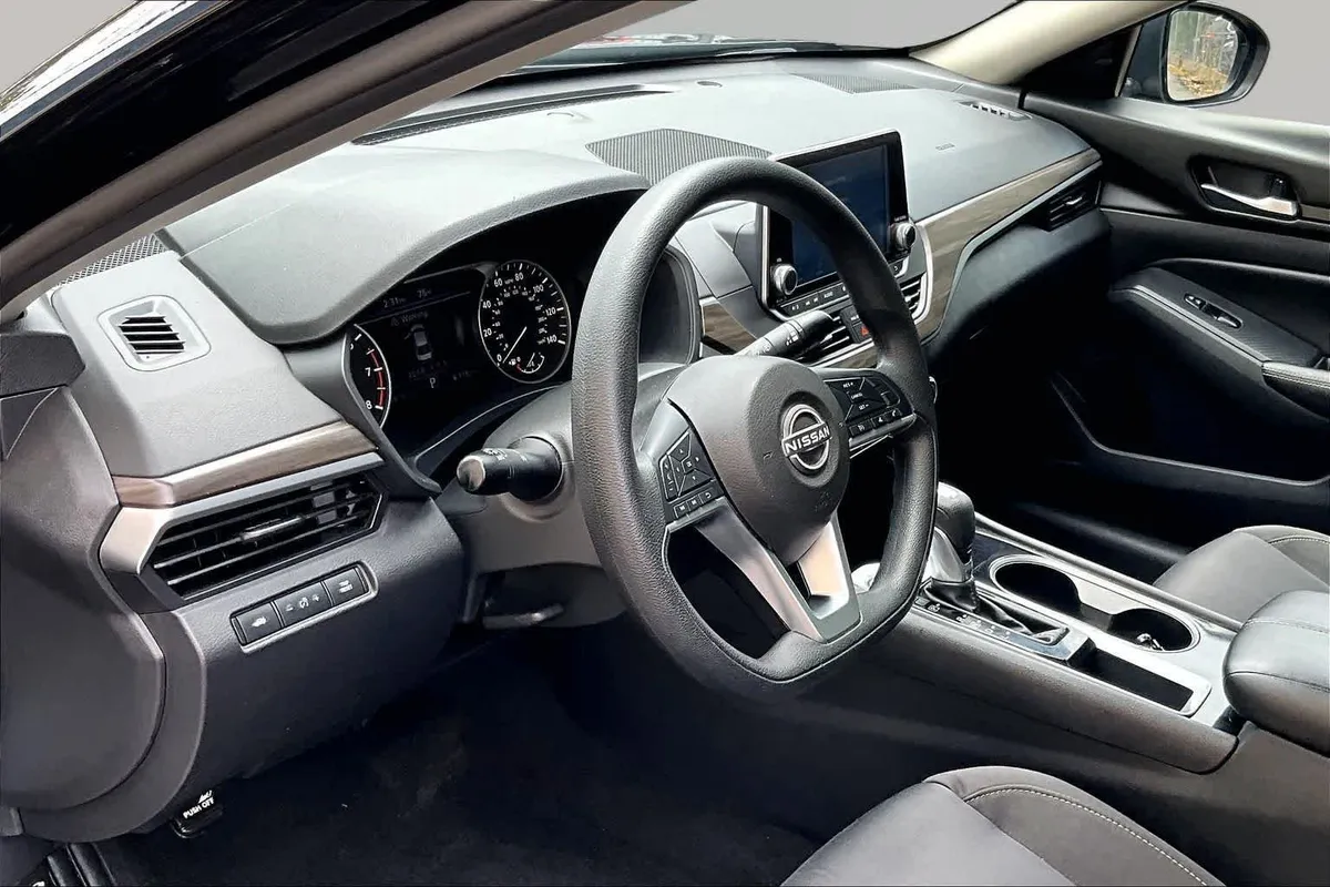 2024 Nissan Altima 2.5 SV thumbnail 18