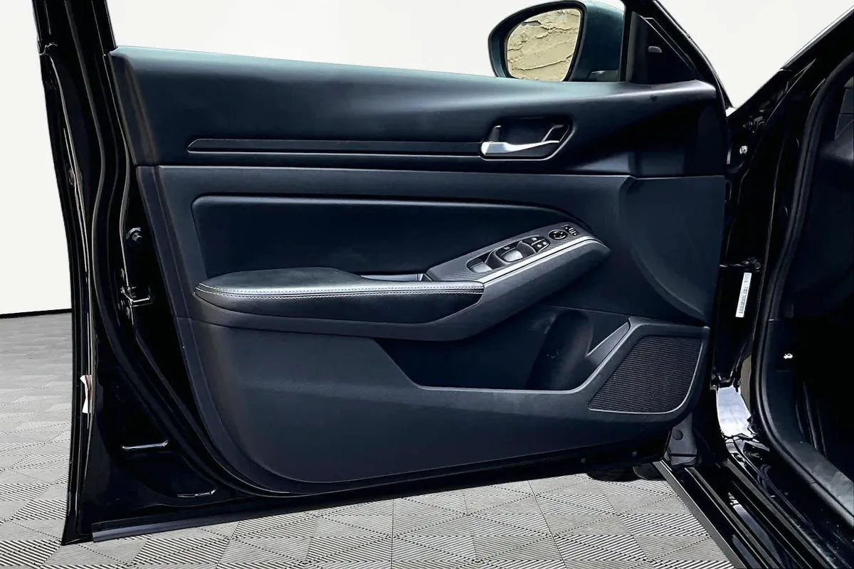 2024 Nissan Altima 2.5 SV thumbnail 22