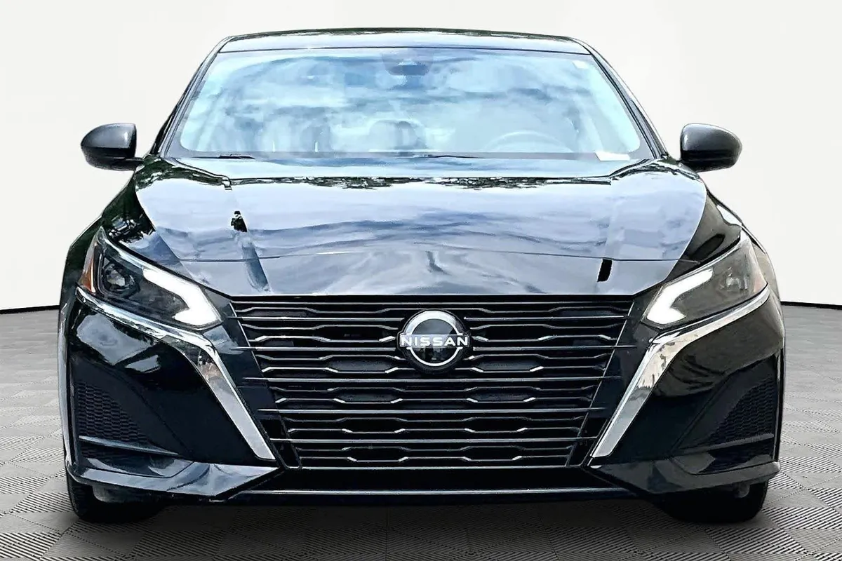 2024 Nissan Altima 2.5 SV thumbnail 4