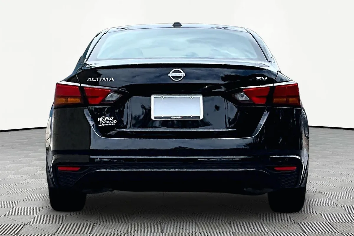 2024 Nissan Altima 2.5 SV thumbnail 5