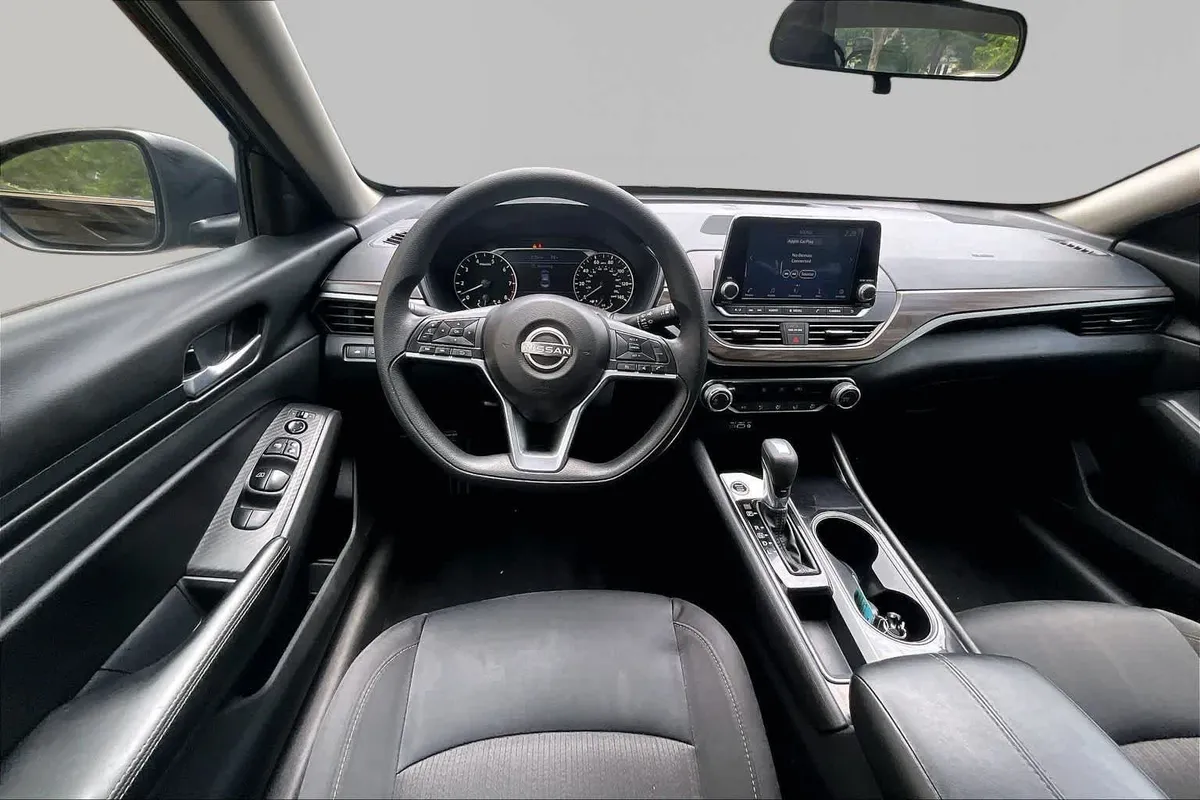 2024 Nissan Altima 2.5 SV thumbnail 6