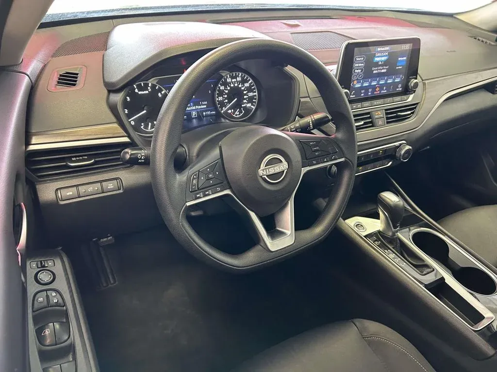 2024 Nissan Altima 2.5 SV thumbnail 13