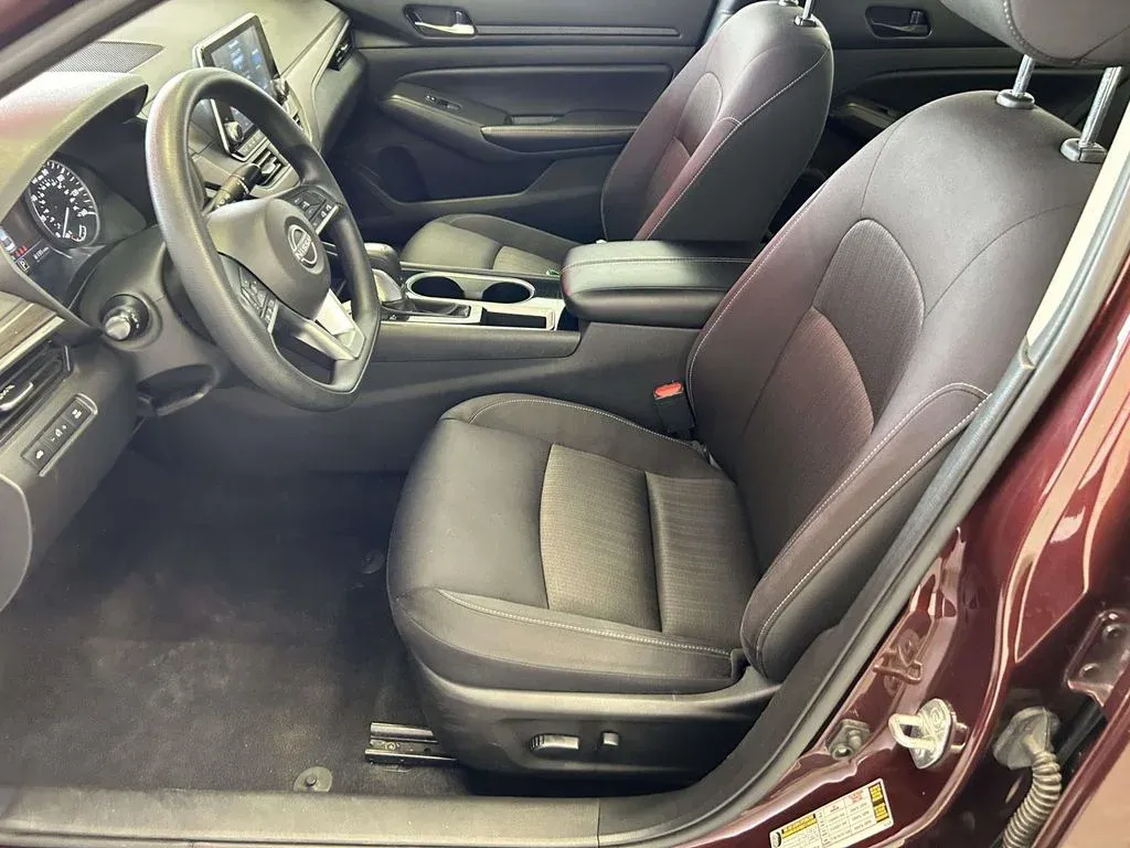 2024 Nissan Altima 2.5 SV thumbnail 15