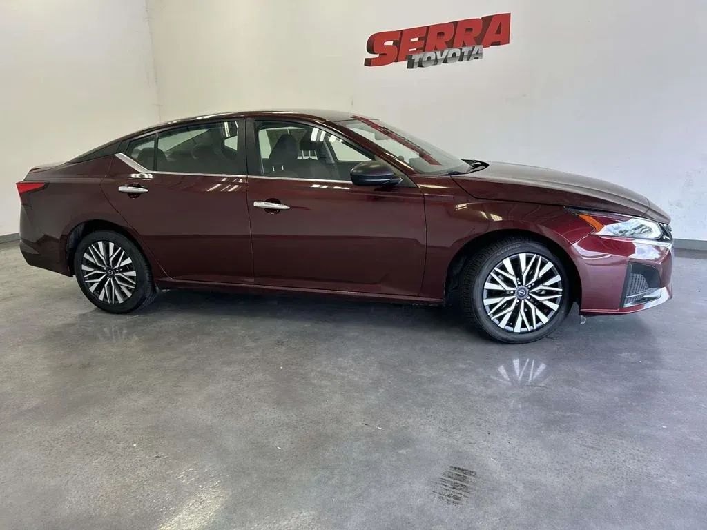 2024 Nissan Altima 2.5 SV thumbnail 2