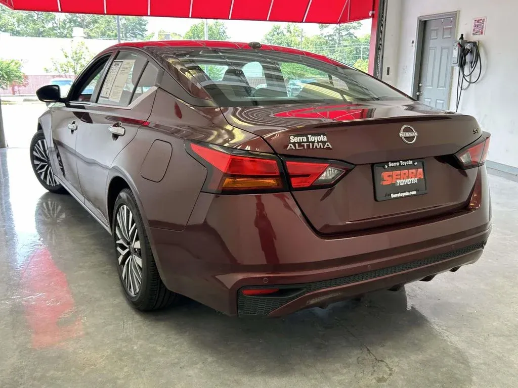 2024 Nissan Altima 2.5 SV thumbnail 5