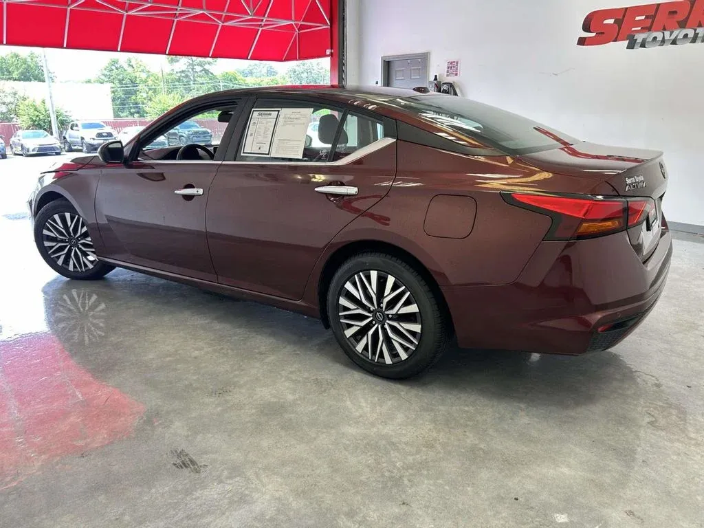 2024 Nissan Altima 2.5 SV thumbnail 6