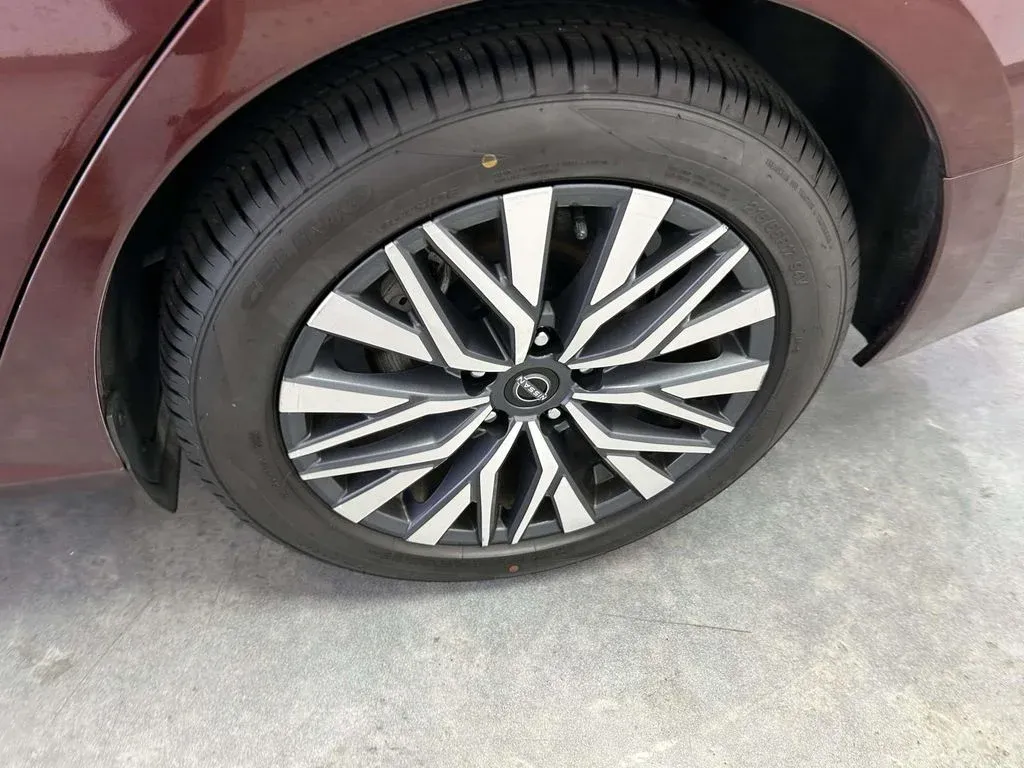 2024 Nissan Altima 2.5 SV thumbnail 9