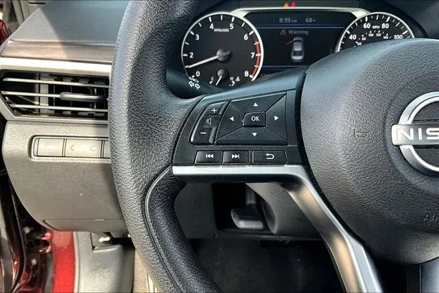 2024 Nissan Altima 2.5 SV thumbnail 10