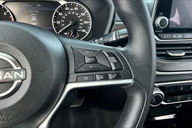 2024 Nissan Altima 2.5 SV thumbnail 11